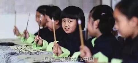 教育部制订的《中小学生艺术素质测评办法》里面,我们了解到,包含书法特长在内的学生艺术素质测评以分数形式呈现,基础指标40分;学业指标50分;发展指标20分,其中加分项目10分。