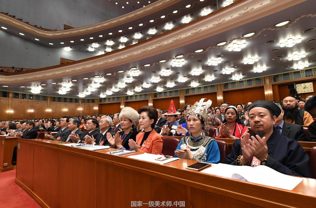 中国人民政治协商会议第十二届全国委员会第五次会议在北京人民大会堂开幕。 委员们认真听会