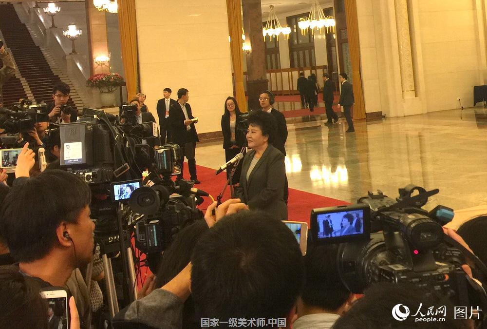全国政协十二届五次会议开幕会:国务院侨务办公室主任裘援平接受采访