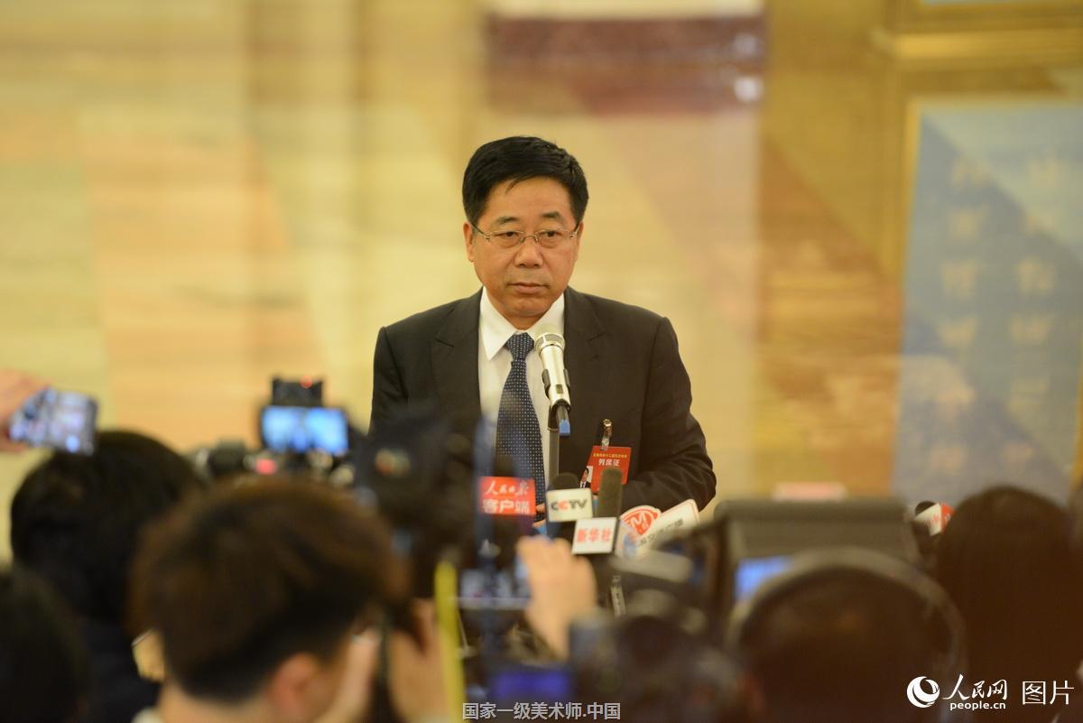 全国政协十二届五次会议开幕会:教育部长陈宝生接受采访