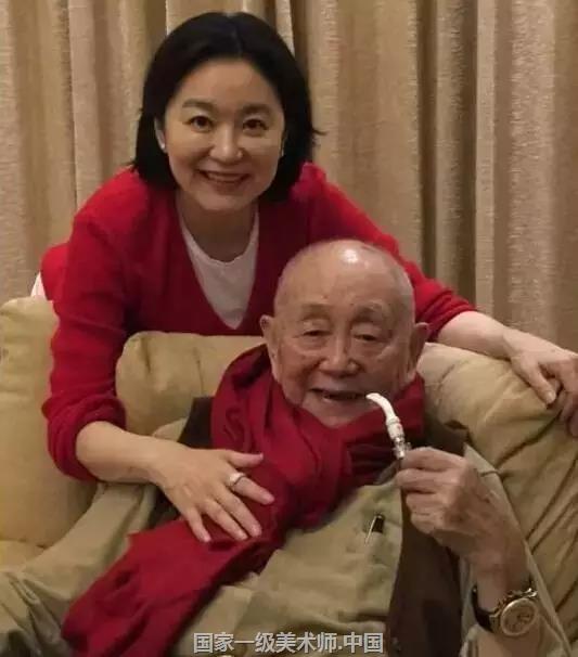 12岁就外出谋生,四处流浪;14岁开始发表作品,32岁轰动中国;年过半百跑去考驾照;90岁依然不安分,偏爱红装,嗜烟如命,93岁依然开着法拉利到处跑。别人曾问他长寿秘诀时,就嬉皮笑脸说自己从不养生,喜爱睡觉,不吃水果,不运动。他叫黄永玉, 有媒体曾用了一个90后的词“酷炫狂霸拽”来形容他骨子里的顽皮野性幽默。黄永玉自画像拜托,90后算什么,这玩意人家老头儿已经玩了90年了。黄永玉